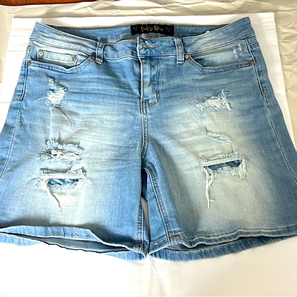 Denim distress shorts - Picture 9 of 9